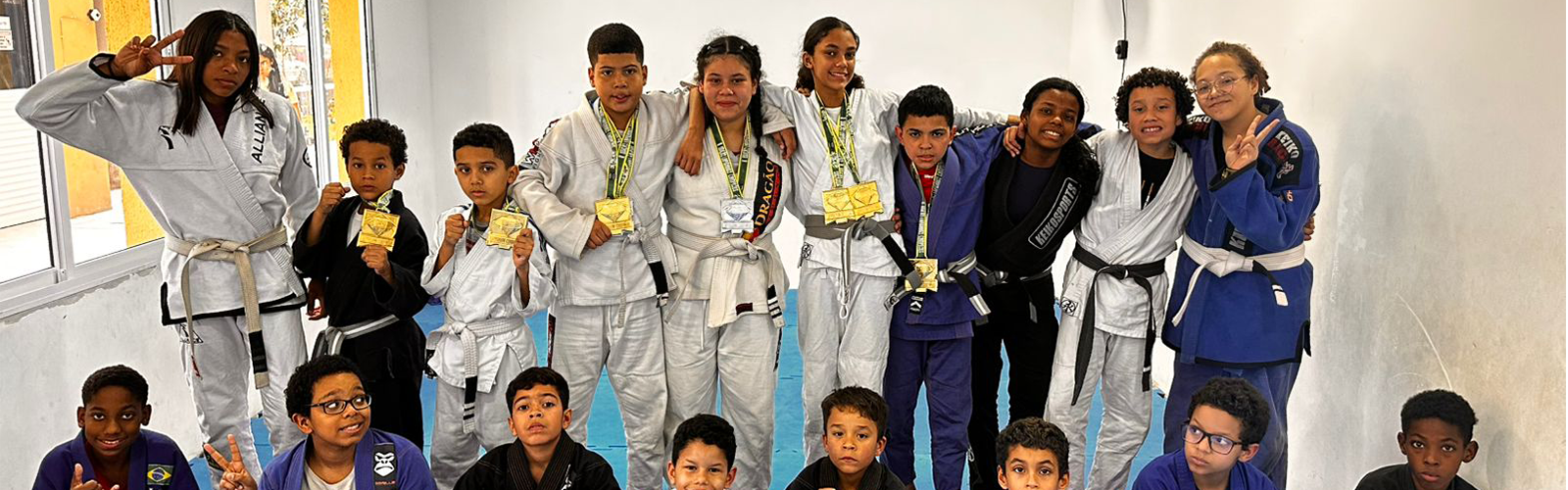 Com 9 Atletas e 6 Ouros, Pedra 90 Brilha em Campeonato de Jiu-Jitsu